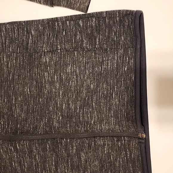 UNIQLO Boys Gray Hoodie - Picture 4 of 6